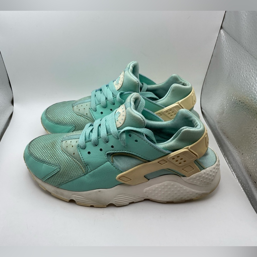 Nike Huarache Run Tropical Twist sneakers size 6Y/ women’s 7